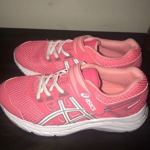 Girls pink ASICS sneakers, new without tags